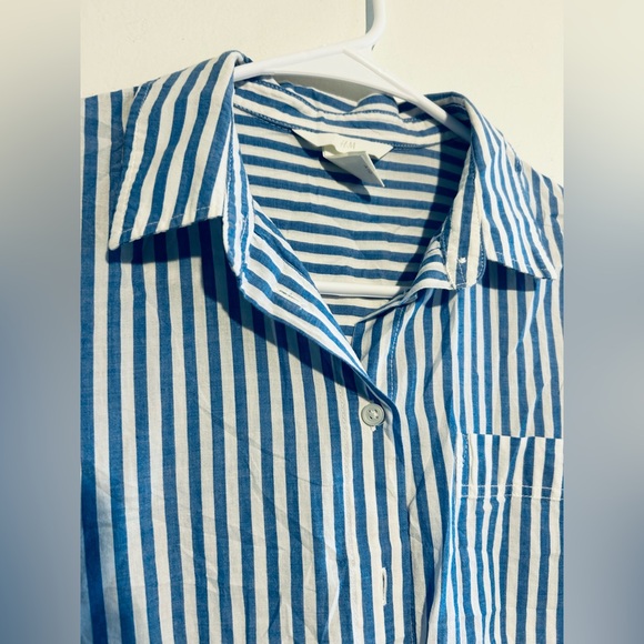 H&M women’s blue and white pinstripe button up - Picture 4 of 12